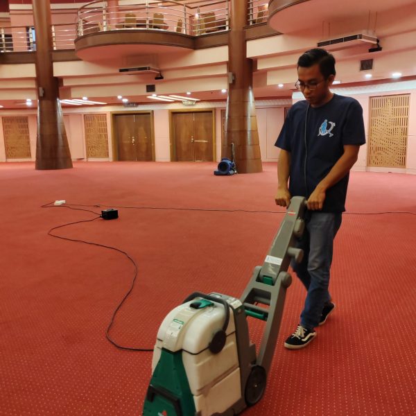 Commercial carpet cleaning service